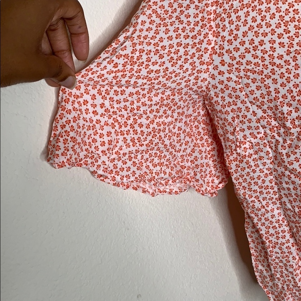 H&M Floral Flutter Sleeve Blouse size 14 - Picture 4 of 6